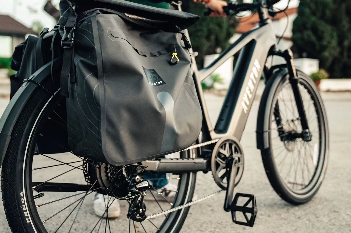 Bicycle with a black bag attached, featuring the brand 'Himi'.